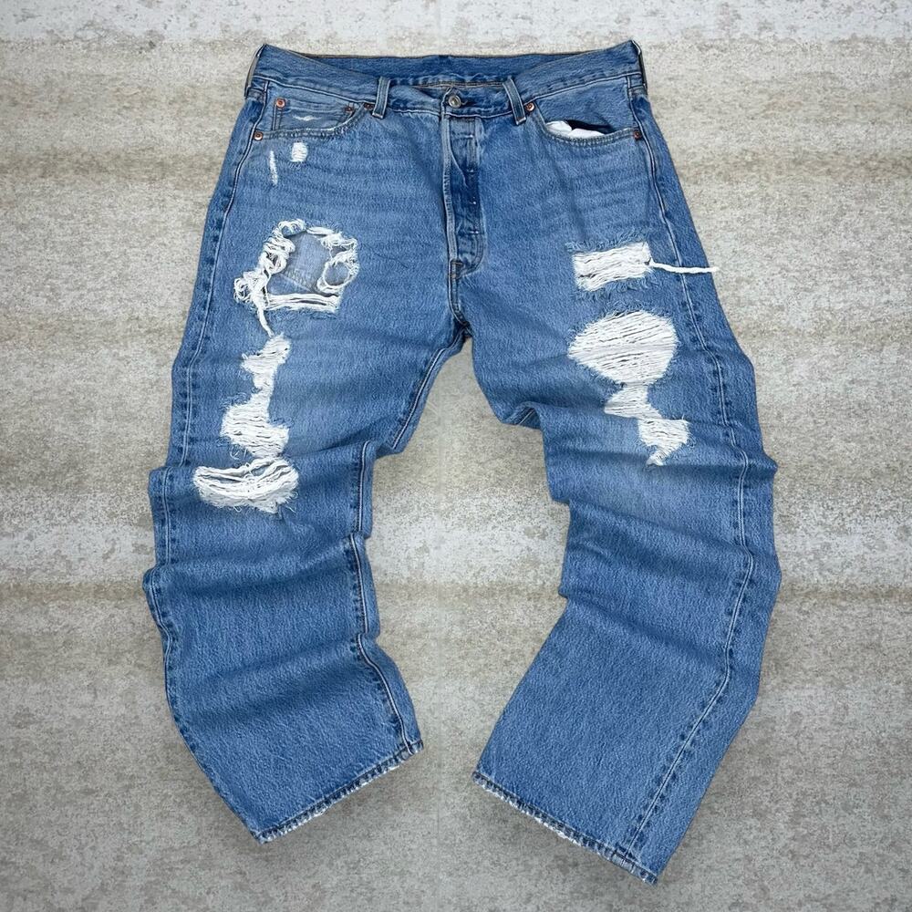 Vintage Y2K Levis Jeans 501 36x32 Regular Straight Fit Medium Wash Denim Button - Picture 2 of 6